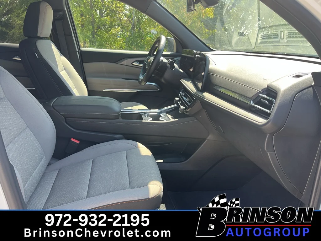 Used 2026 Summit White Chevrolet LT image 4