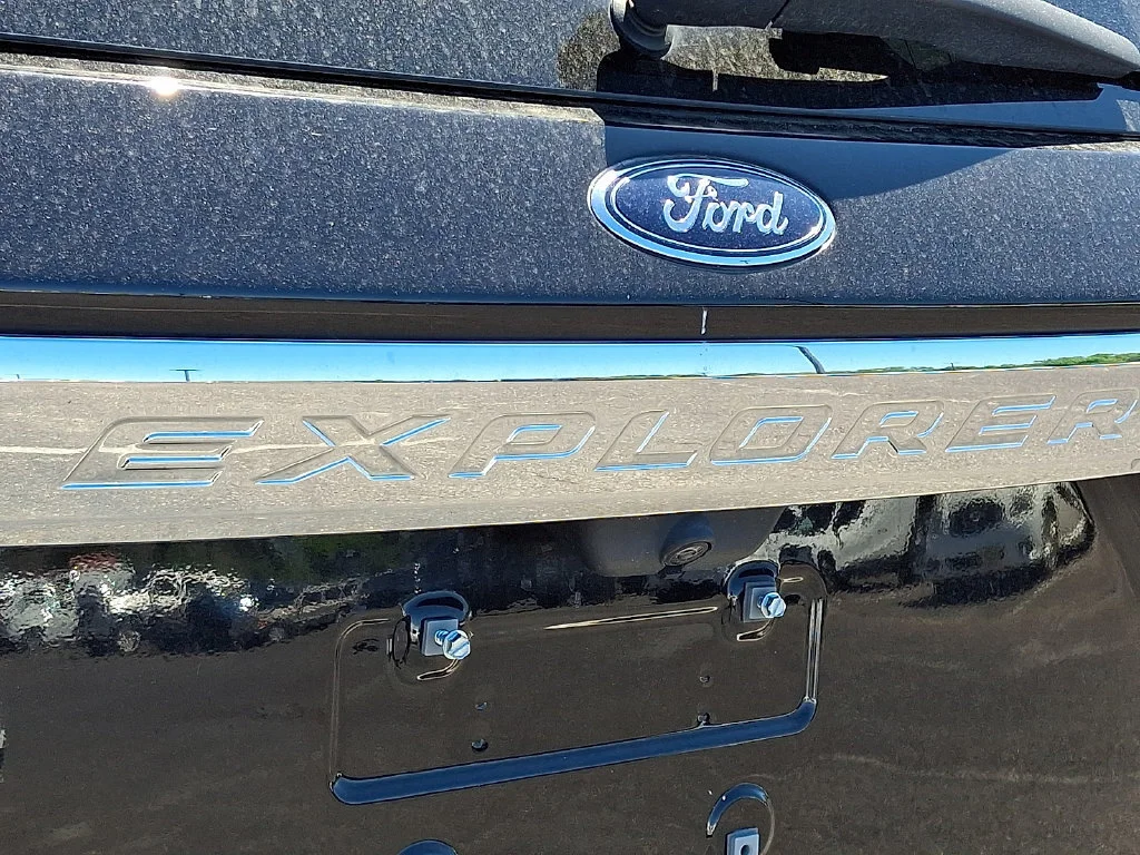 Used 2020 Black Ford Limited image 31