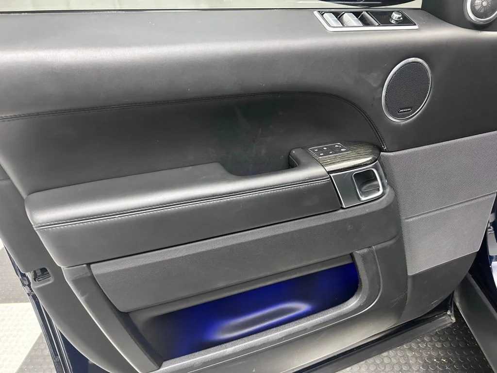 Used 2020 Blue Land Rover HSE Dynamic image 10