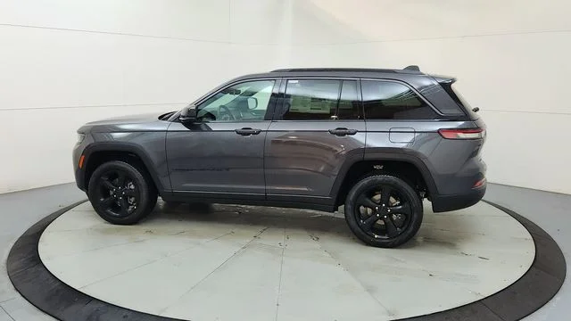 New 2026 Baltic Gray Metallic Clear-Coat Exterior Paint Jeep Limited image 6