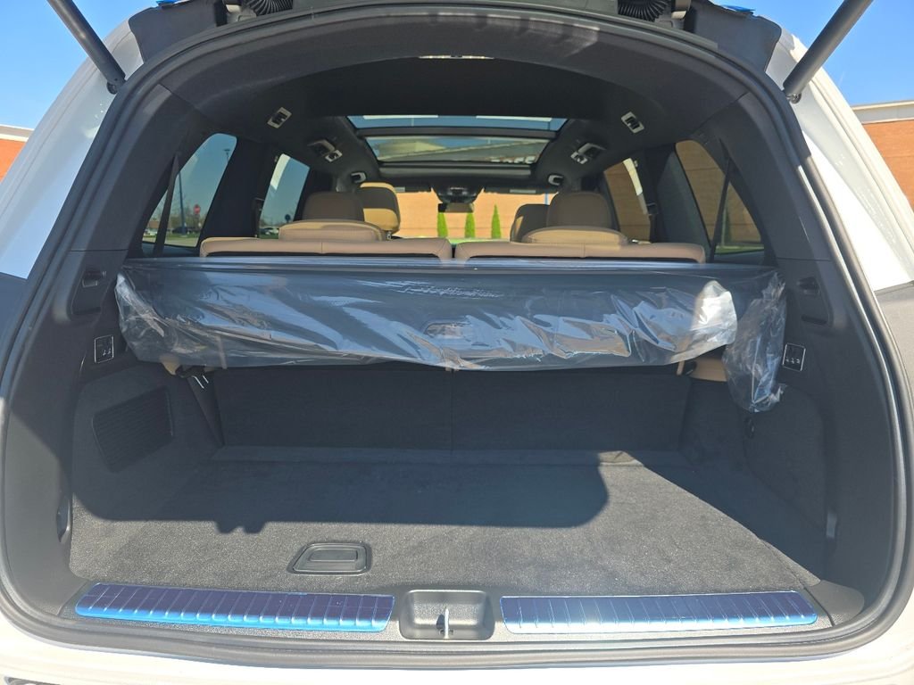 New 2026 MANUFAKTUR Moonlight White Metallic Mercedes-Benz GLS 580 image 18