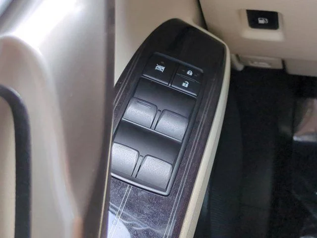 Used 2020 Silver Lexus 460 image 23