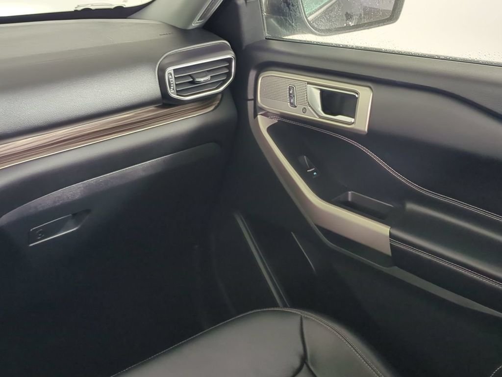 Used 2022 Black Ford Limited image 21