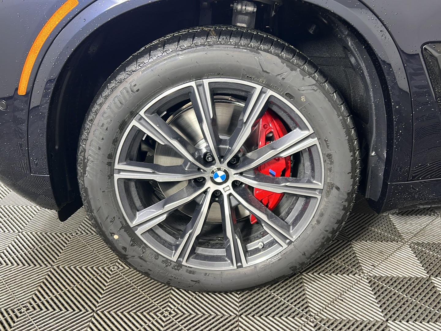 New 2026 Carbon Black Metallic BMW xDrive40i image 5
