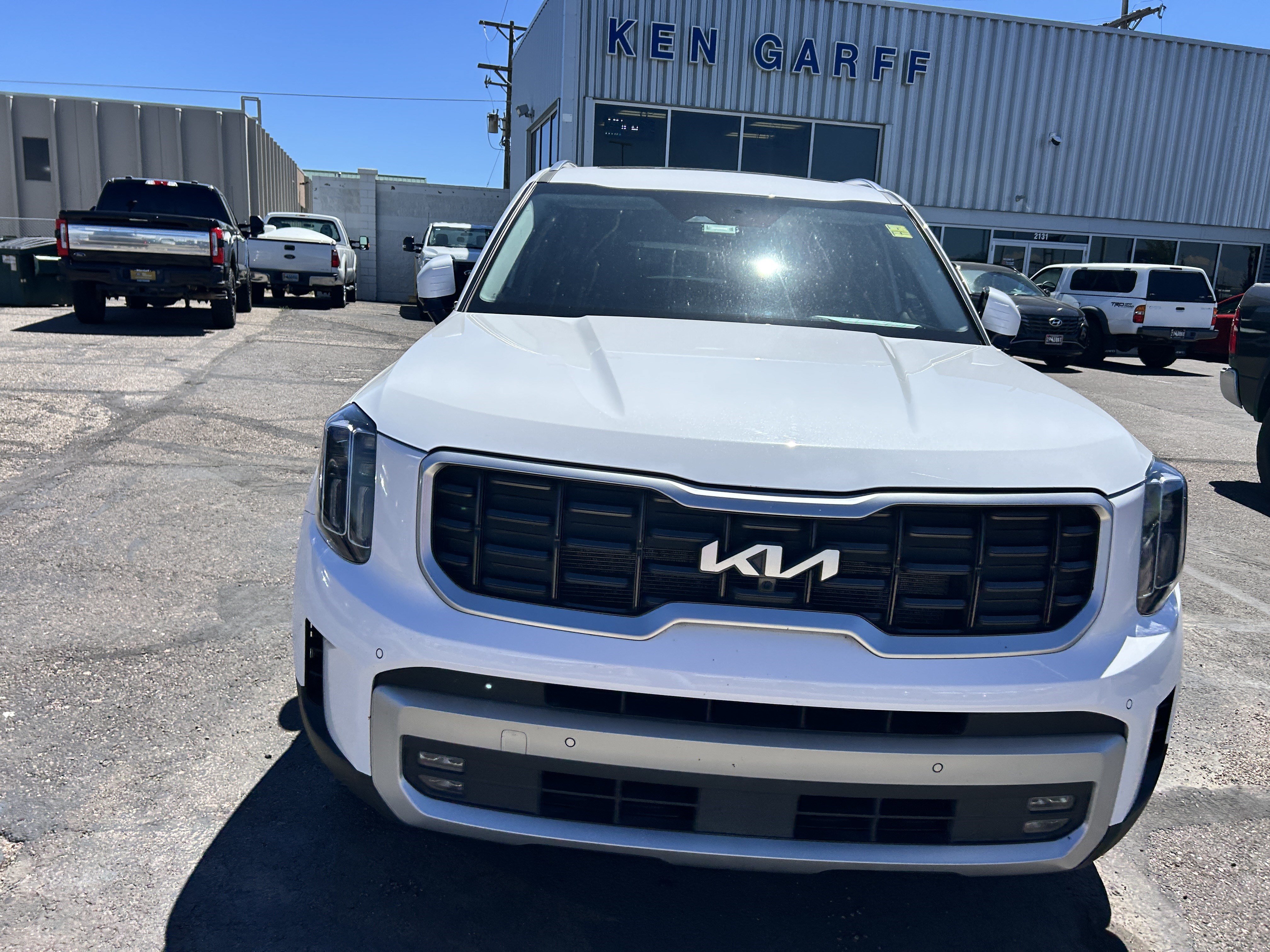 Used 2024 Glacial White Pearl Kia SX Prestige image 7