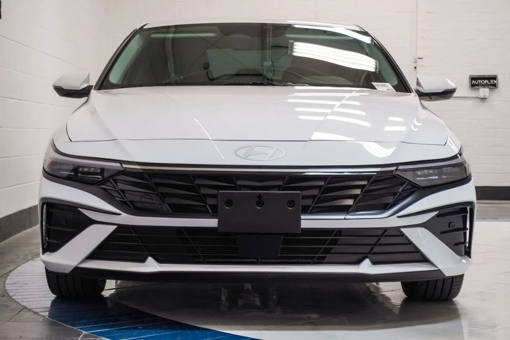 Used 2025 White Hyundai Limited image 36