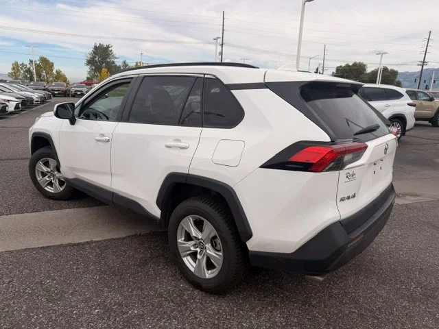 Used 2020 White Toyota XLE image 3