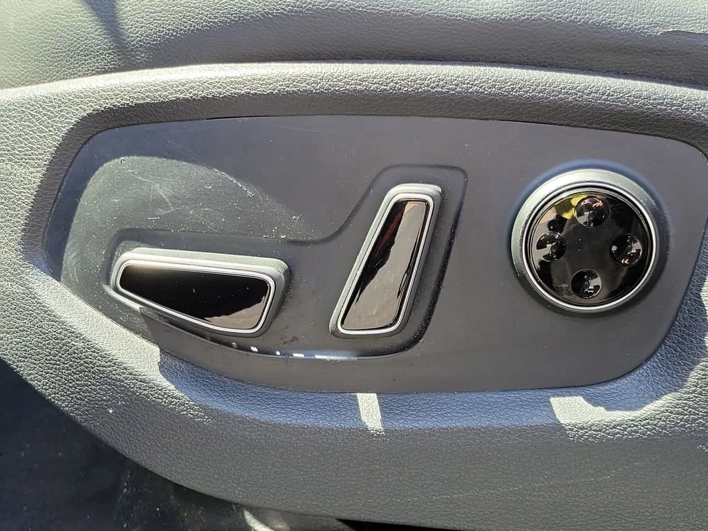 Used 2015 Black Hyundai 3.8 image 15