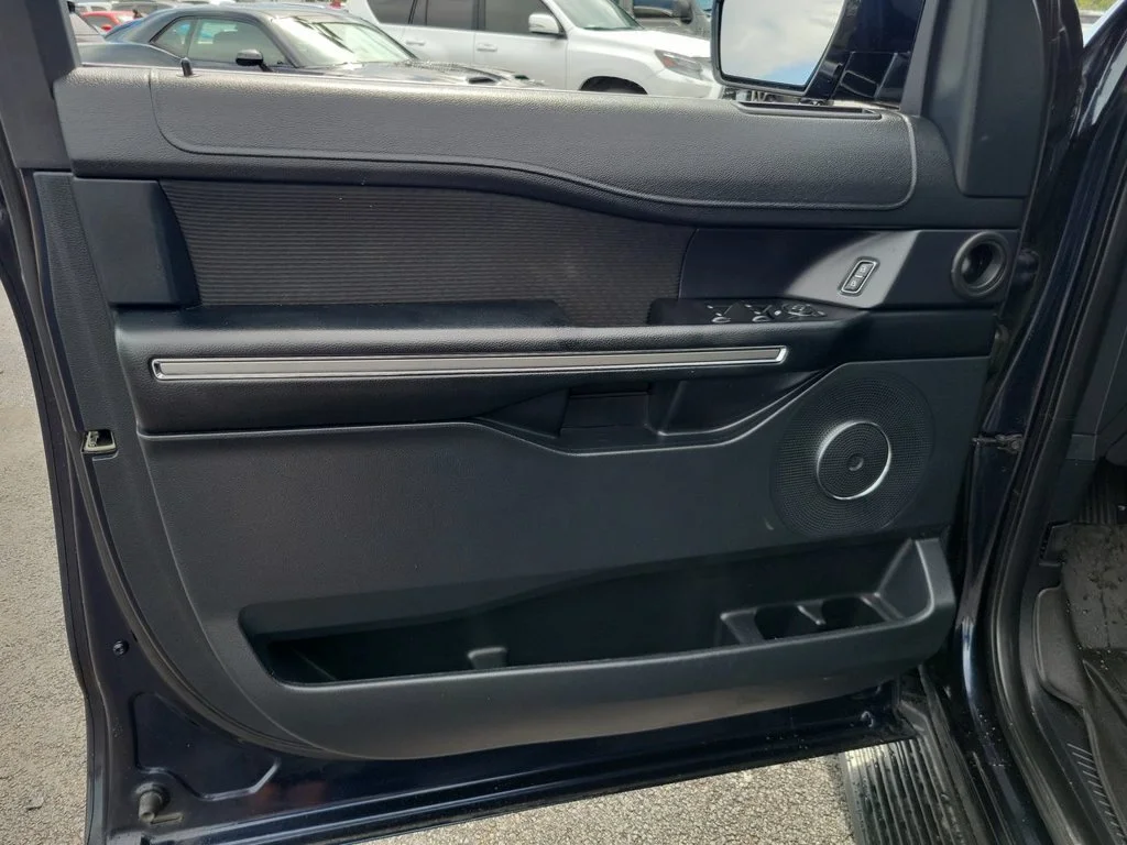 Used 2021 Blue Ford XLT image 21