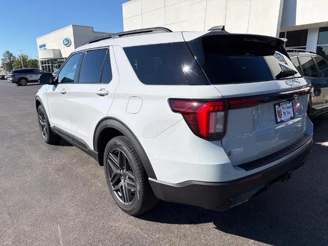 New 2027 Avalanche Gray Ford ST-Line image 33