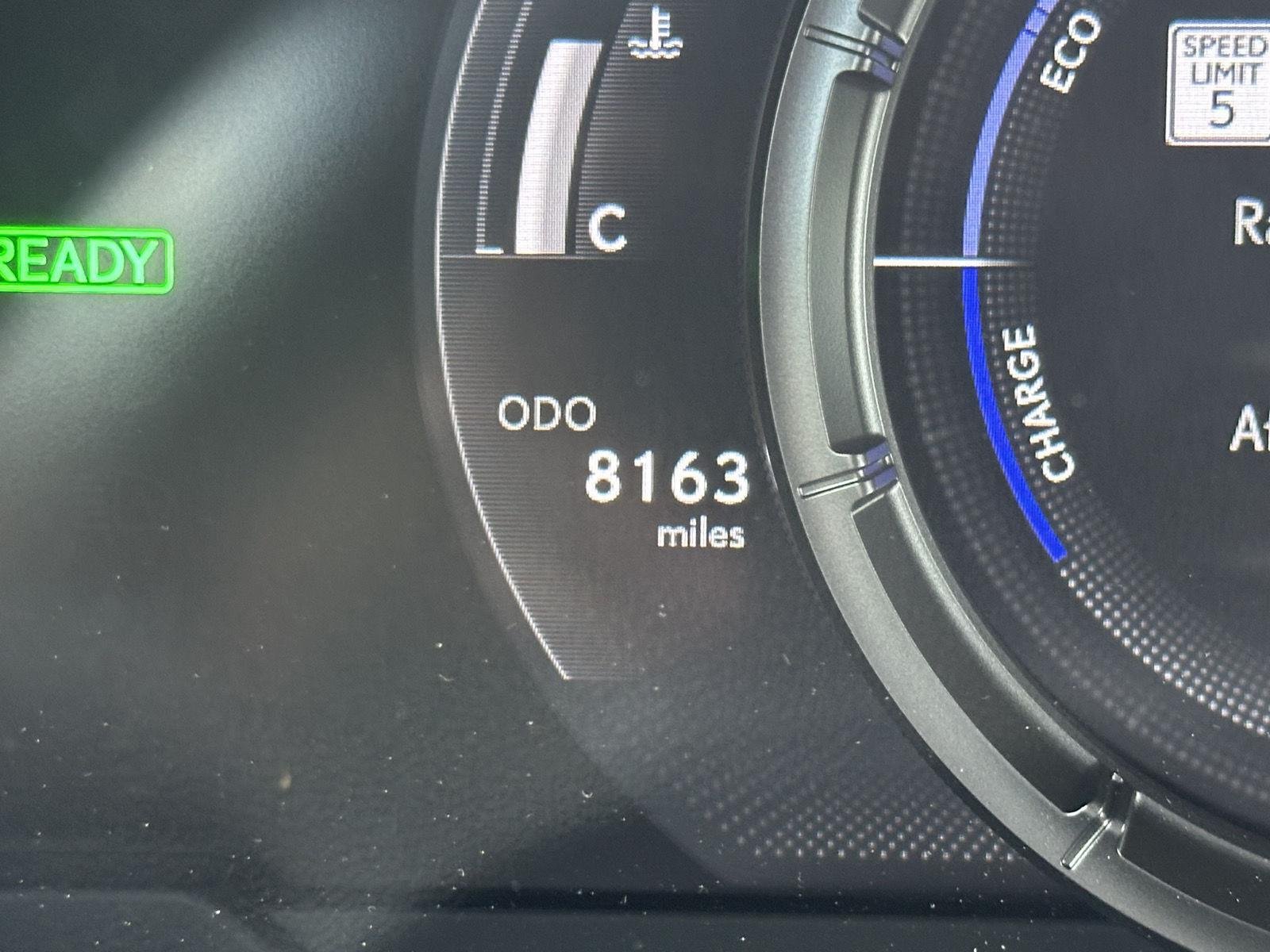 Used 2024 Iridium w/ Obsidian Roof Lexus UX 250h F SPORT Handling image 14