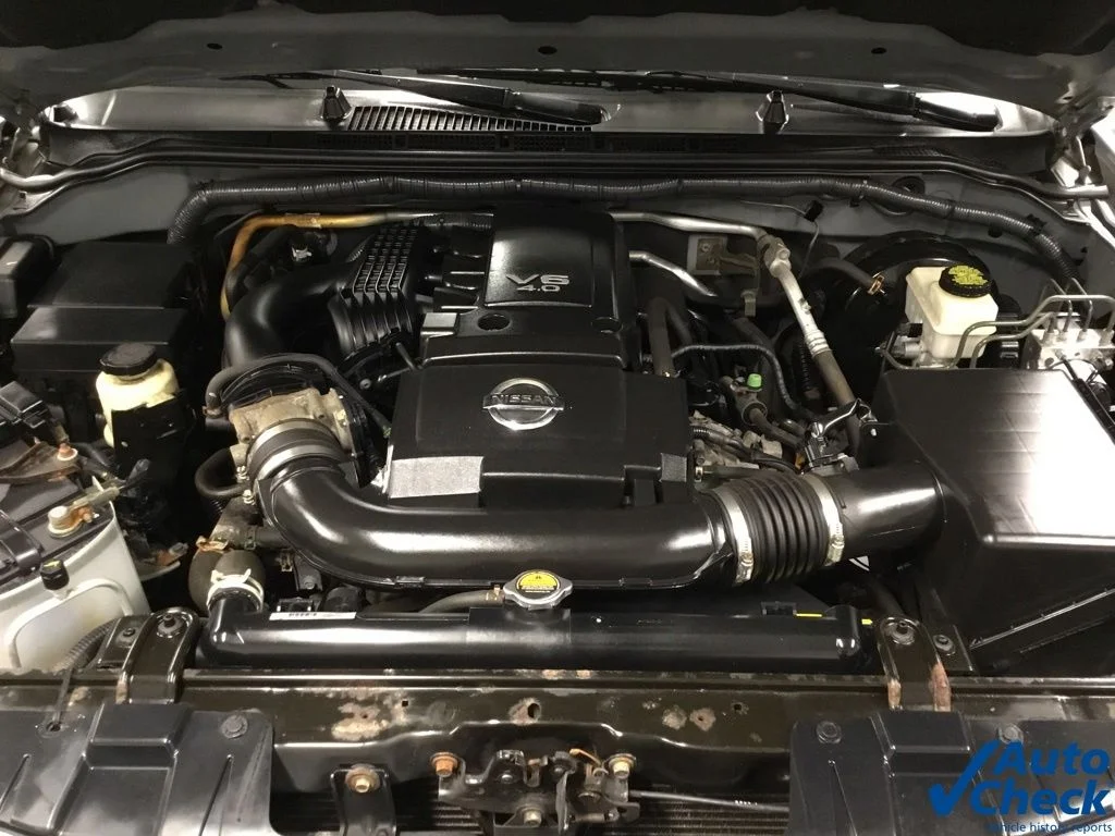 Used 2015 Silver Nissan SV image 41