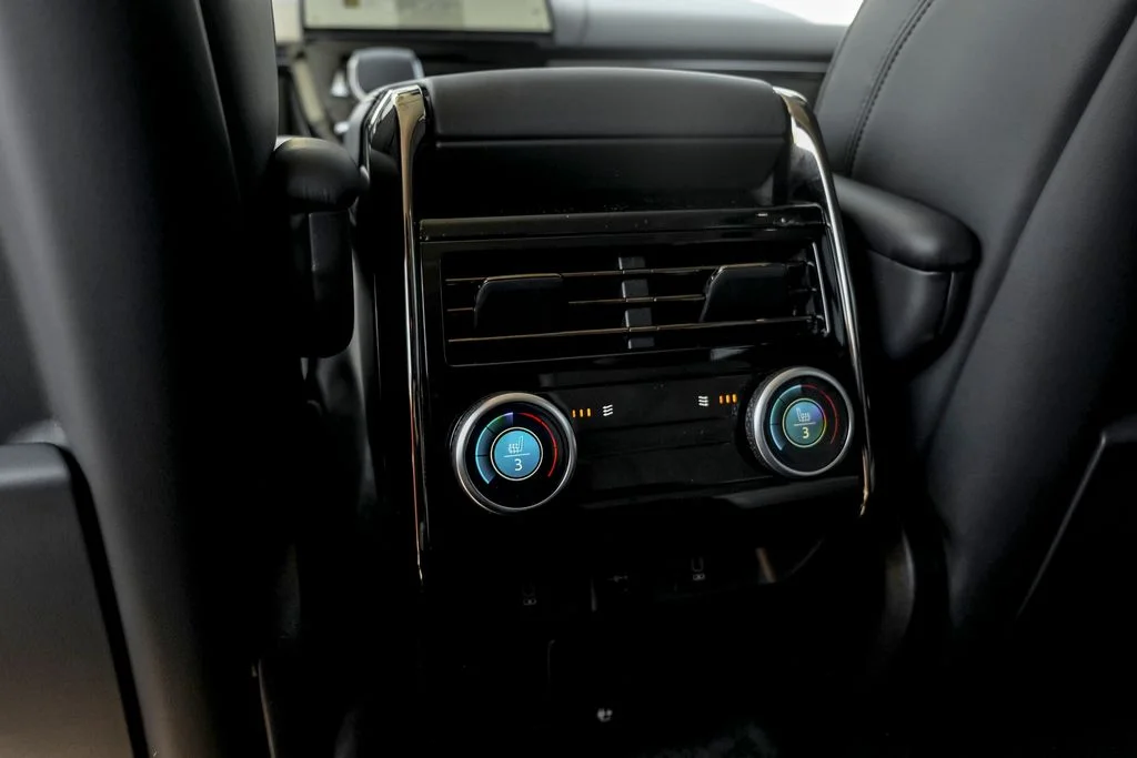 New 2026 Fuji White Land Rover Dynamic SE image 18