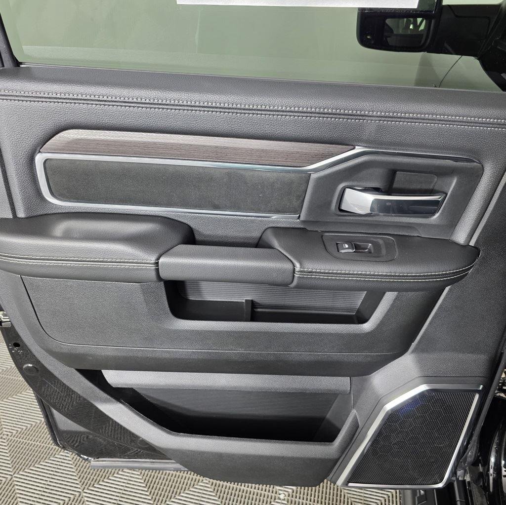 New 2025 Diamond Black Crystal Pearlcoat Ram Laramie image 16
