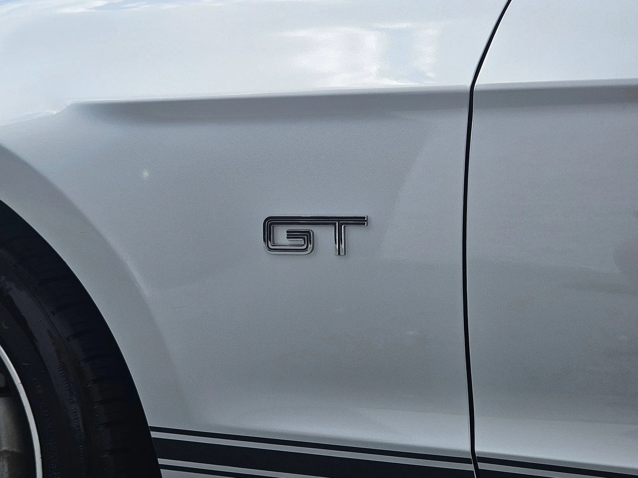 Used 2010 Brilliant Silver Metallic Ford GT Premium image 27