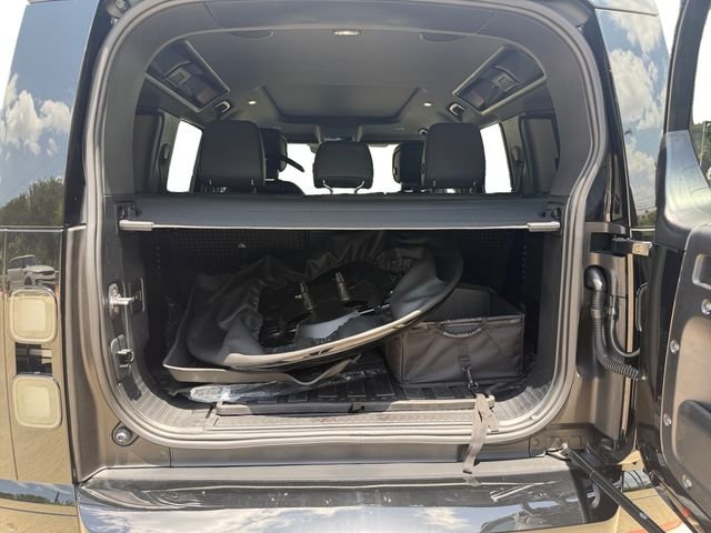 New 2026 Santorini Black Land Rover X-Dynamic SE image 18