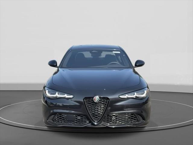 New 2025 Vulcano Black Metallic Exterior Paint Alfa Romeo  image 2