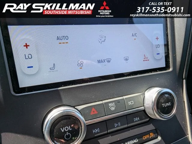 Used 2017 Blue Ford SE image 29