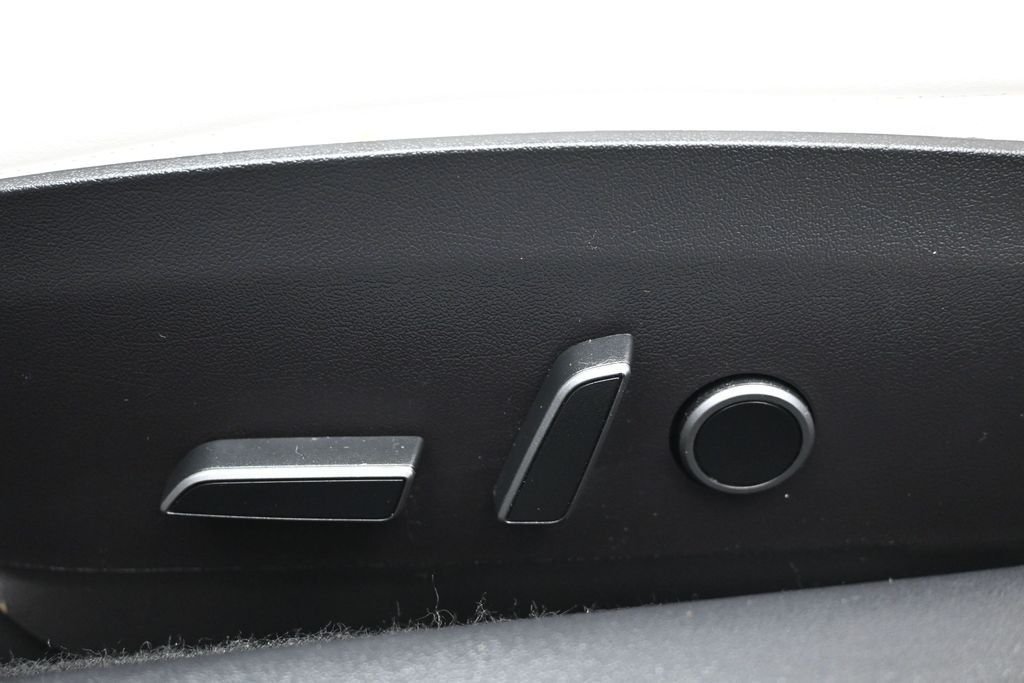 Used 2022 White Tesla Base image 7
