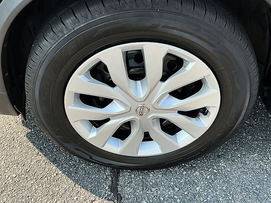 Used 2017 Magnetic Black Nissan S image 7