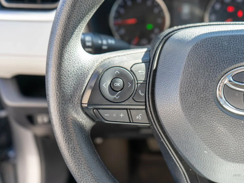 Used 2019 Silver Toyota XLE image 18