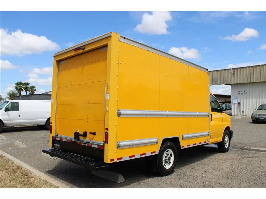 Used 2021 Special Exterior Color GMC Cutaway Van 2D image 4
