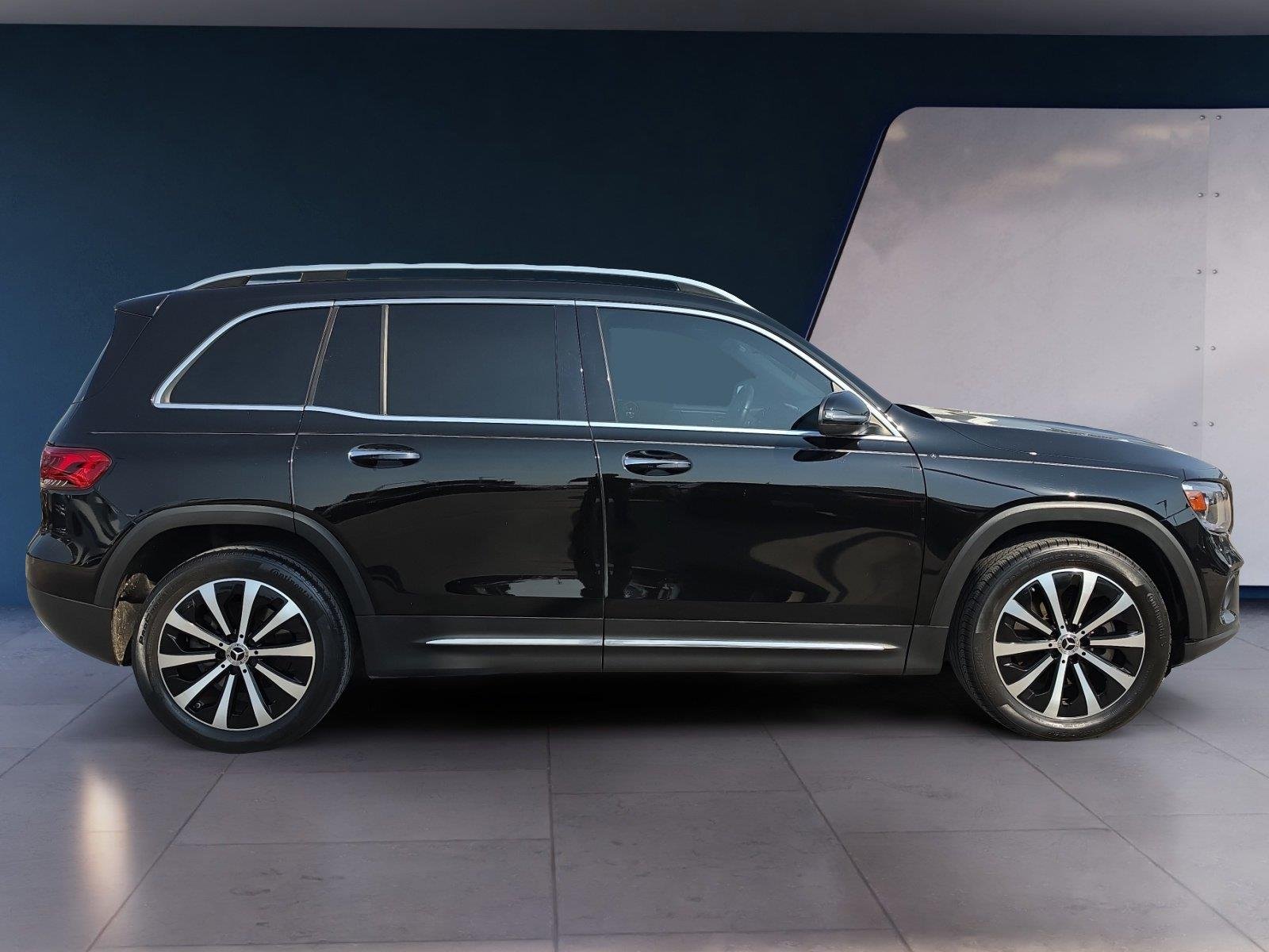 Used 2022 Cosmos Black Metallic Mercedes-Benz GLB 250 image 6