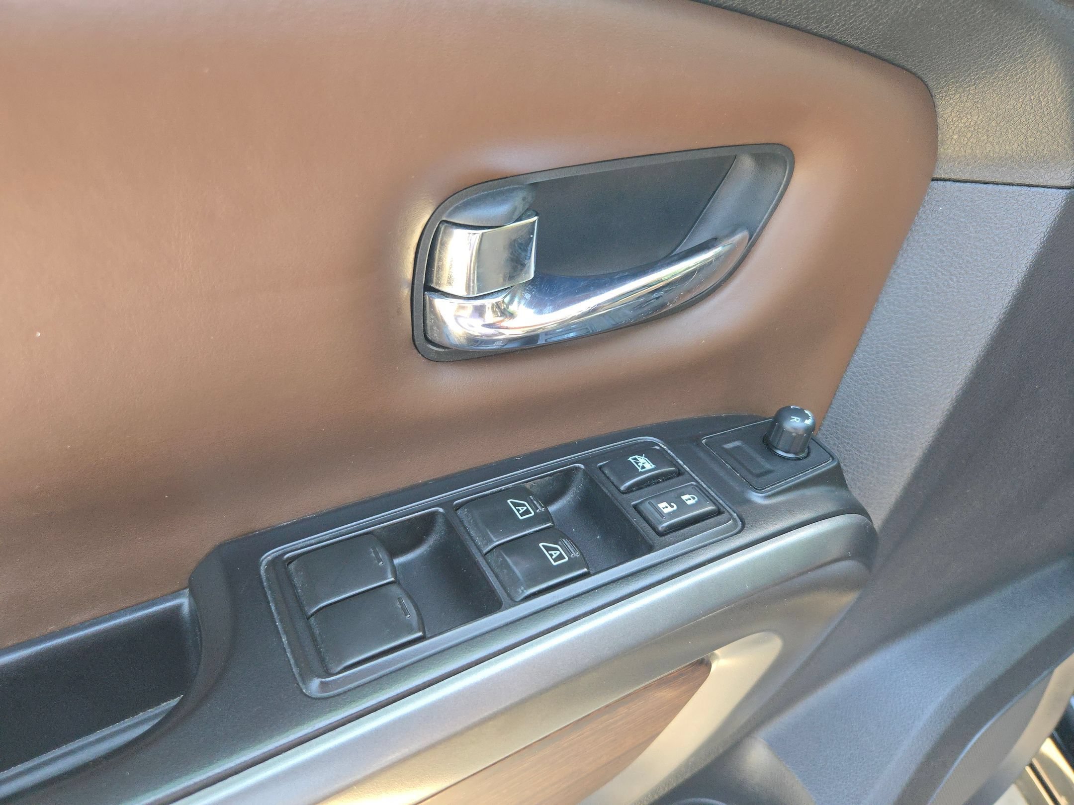 Used 2016 Magnetic Black Nissan Platinum Reserve image 12
