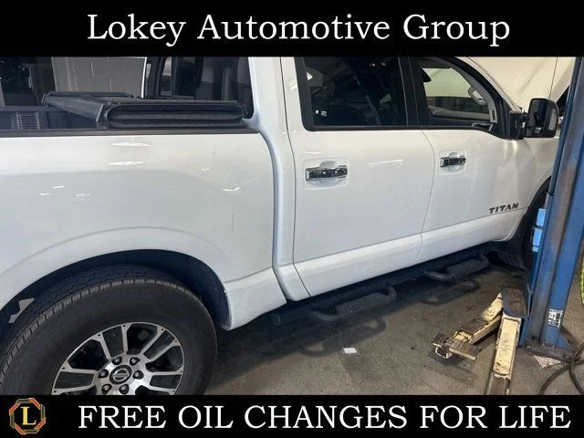 2021 Nissan Titan SV 4X2 Crew Cab's photo