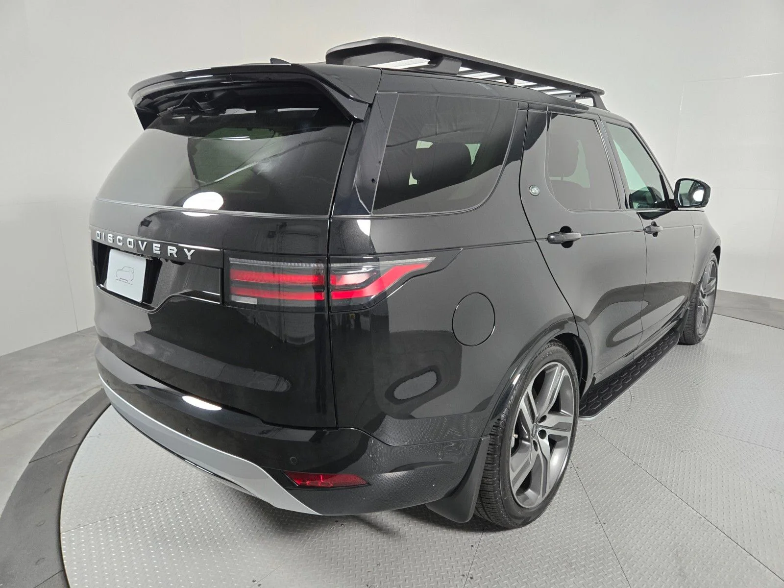 Used 2026 Santorini Black Metallic Land Rover  image 5