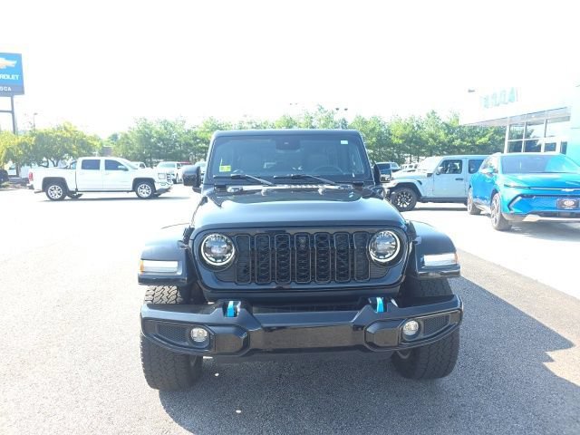 Used 2024 Black Clearcoat Jeep High Altitude image 8