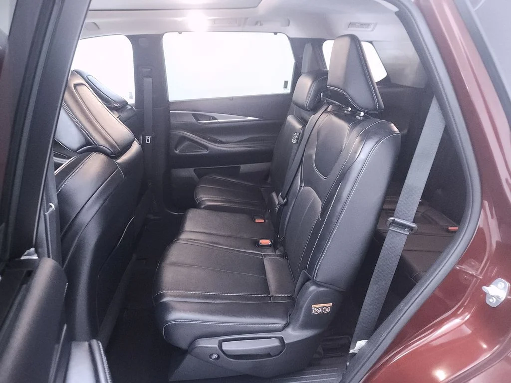 Used 2024 Red INFINITI LUXE image 23