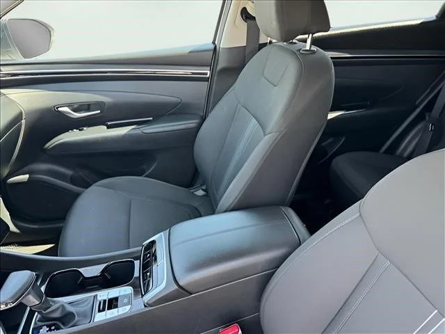 Used 2024 White Hyundai SEL image 9