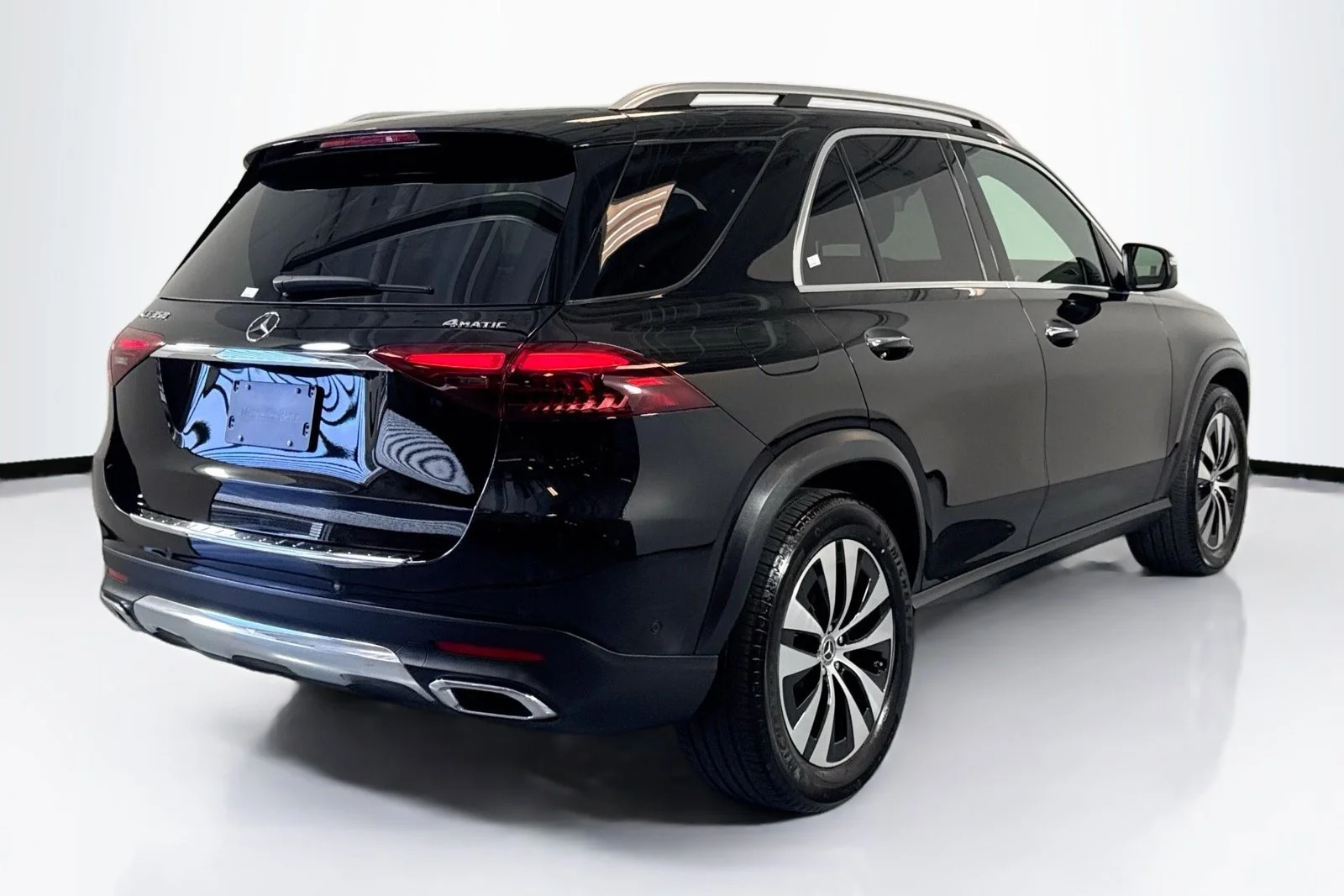 Used 2024 Obsidian Black Metallic Mercedes-Benz GLE 350 image 5