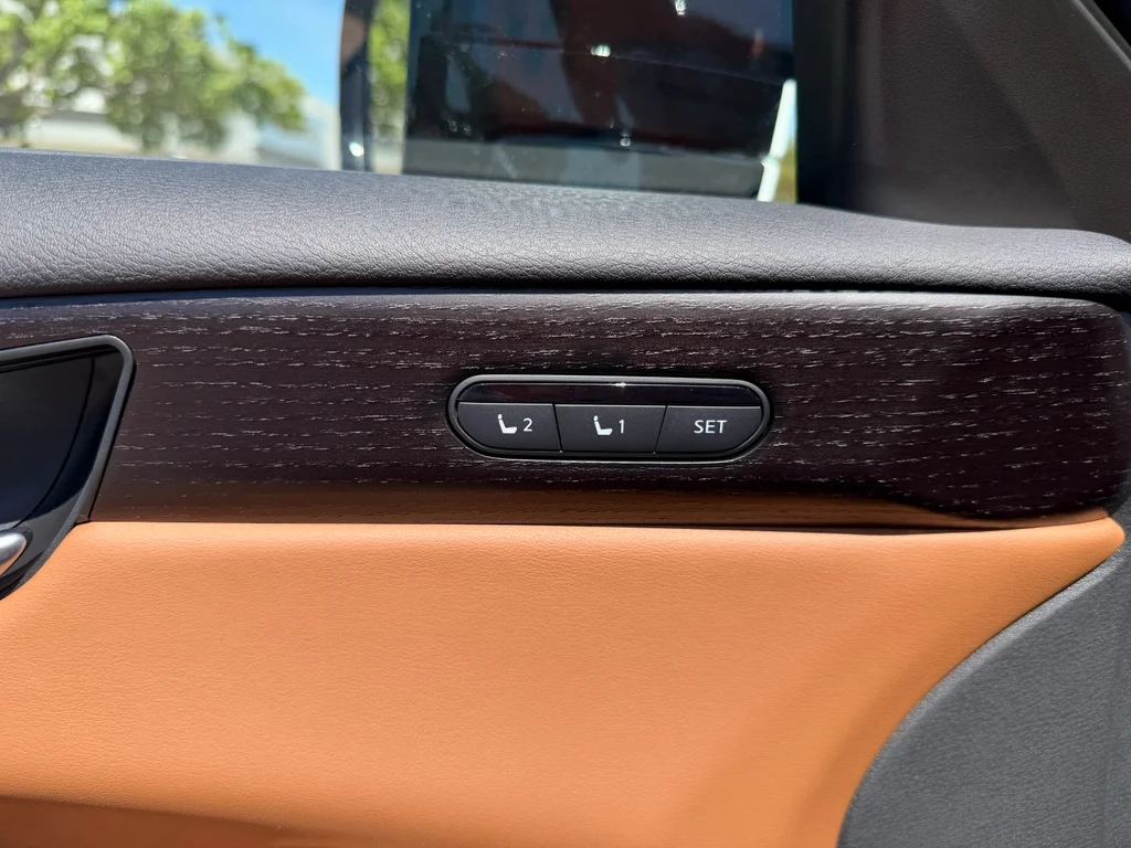 New 2027 2T RAD WHT INFINITI Autograph AWD image 23