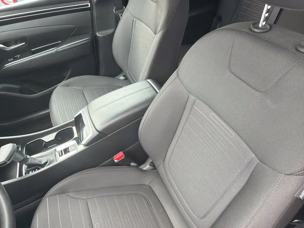 Used 2023 Sand Hyundai SE image 9