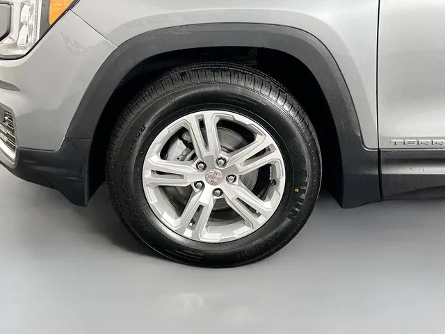 Used 2024 Silver GMC SLE image 25