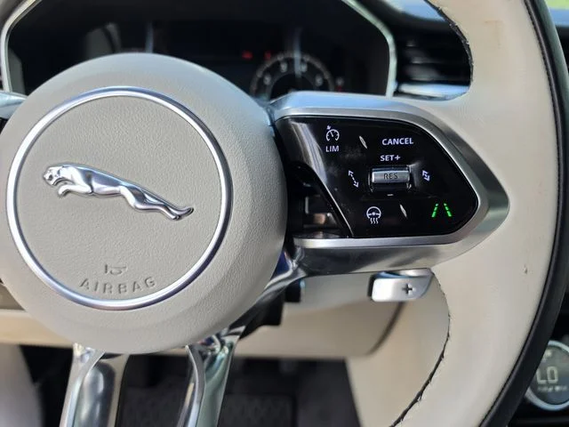 2025 Jaguar F-PACE R-Dynamic S - Photo 25