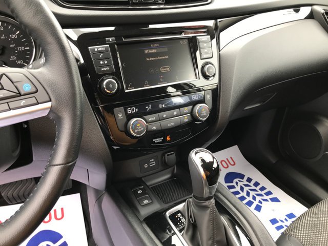 Certified Used 2022 Brilliant Silver Metallic Nissan SV image 17