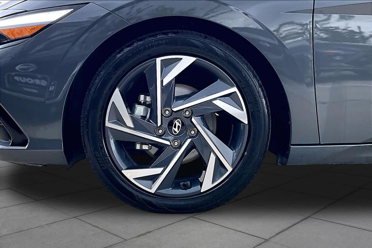 Used 2024 Ecotronic Gray Hyundai Limited image 10
