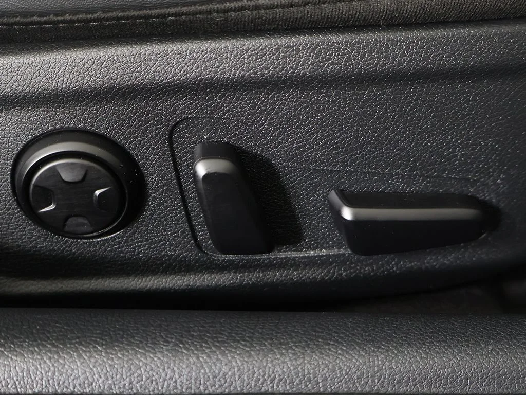 Used 2019 White Kia GT2 image 41