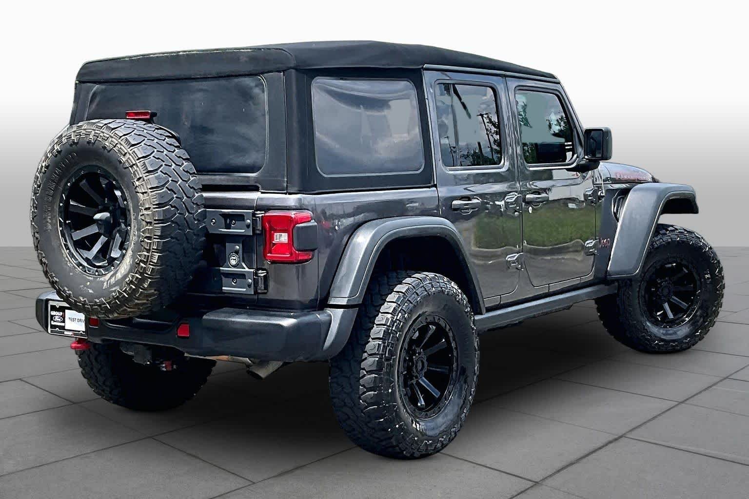 Used 2020 Granite Crystal Metallic Clearcoat Jeep Rubicon image 13