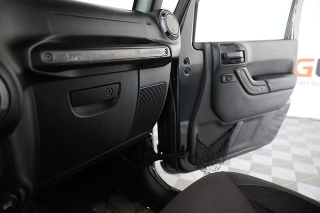 Used 2017 Gray Jeep Unlimited Sport image 12