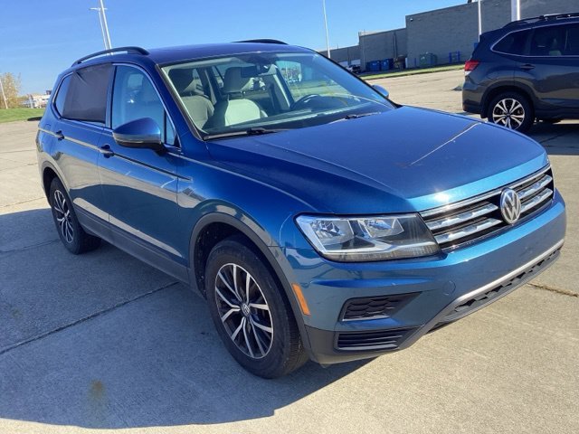Certified Used 2019 Silk Blue Metallic Volkswagen 2.0T SE image 10