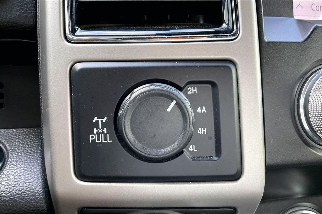 Used 2020 Magnetic Metallic Ford Lariat image 25