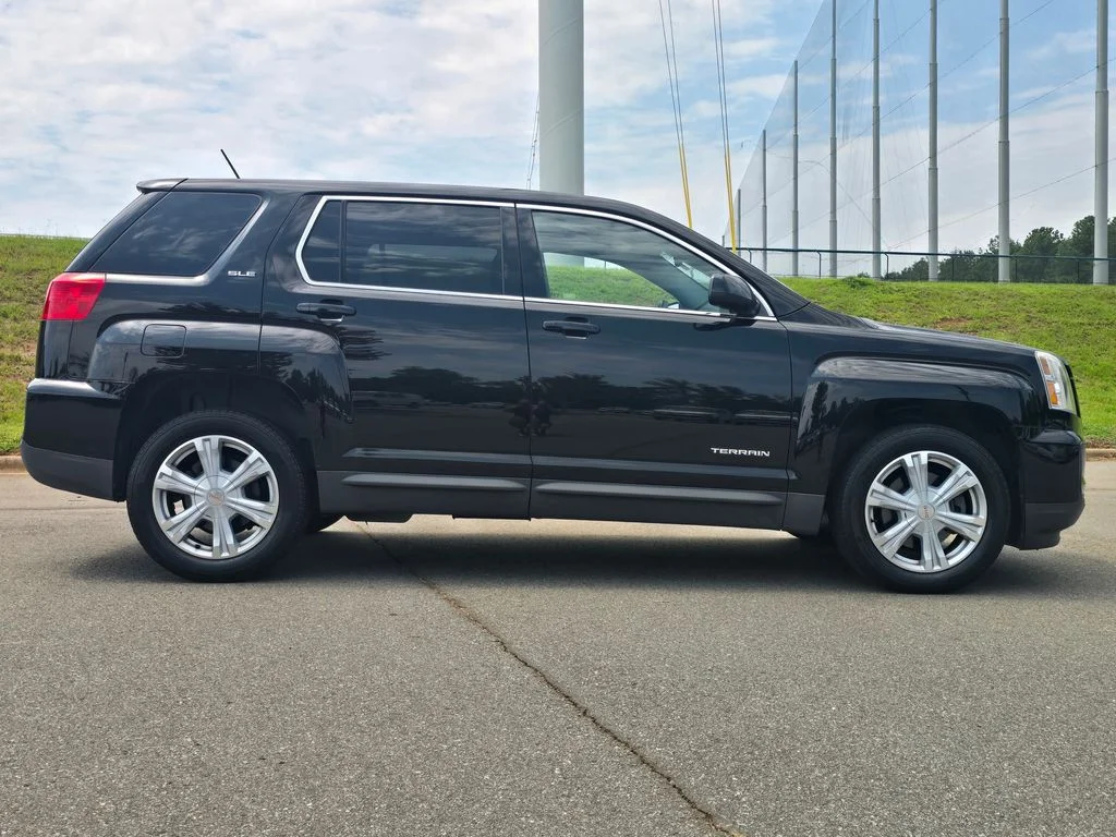 Used 2017 Black GMC SLE-1 image 33