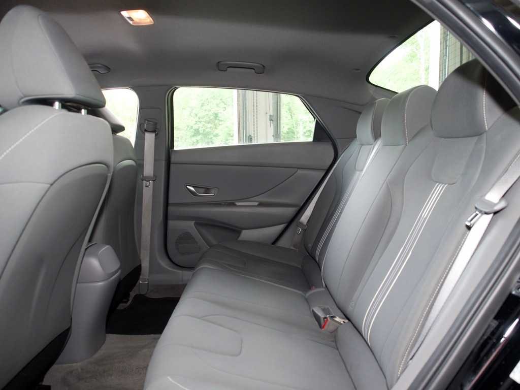 Used 2023 Black Hyundai SEL image 20