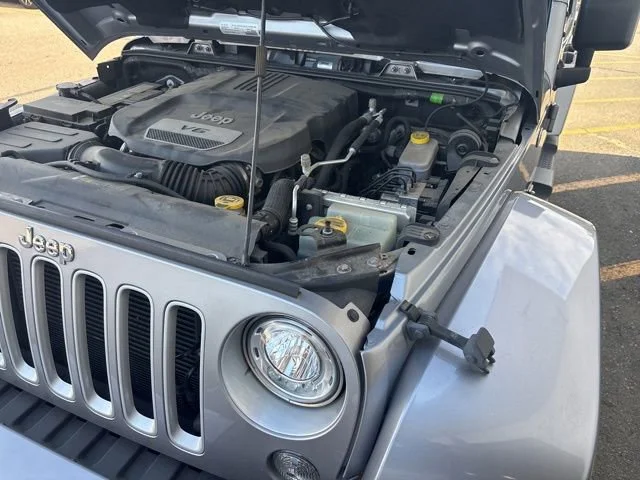 Used 2017 Billet Silver Metallic Clearcoat Jeep Sahara image 17
