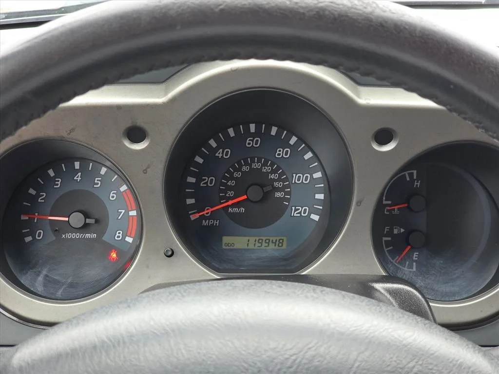 Used 2002 Red Nissan  image 5