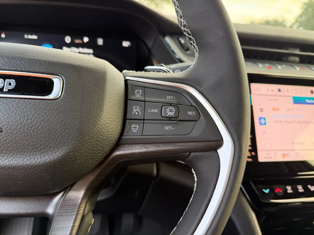 New 2027 Gray Jeep Laredo Altitude image 25